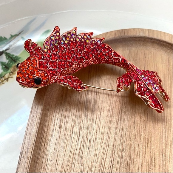 ✨Betsey Johnson Sakana Crystal Brooch - Picture 5 of 12